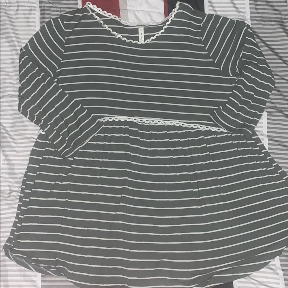 Women’s 3/4 length sleeved top